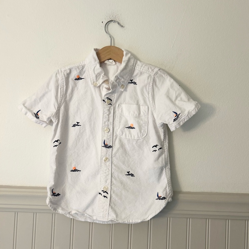 GAP Boys 3T White Cotton Short Sleeve Button-Down Shirt with Nautical Embroidery